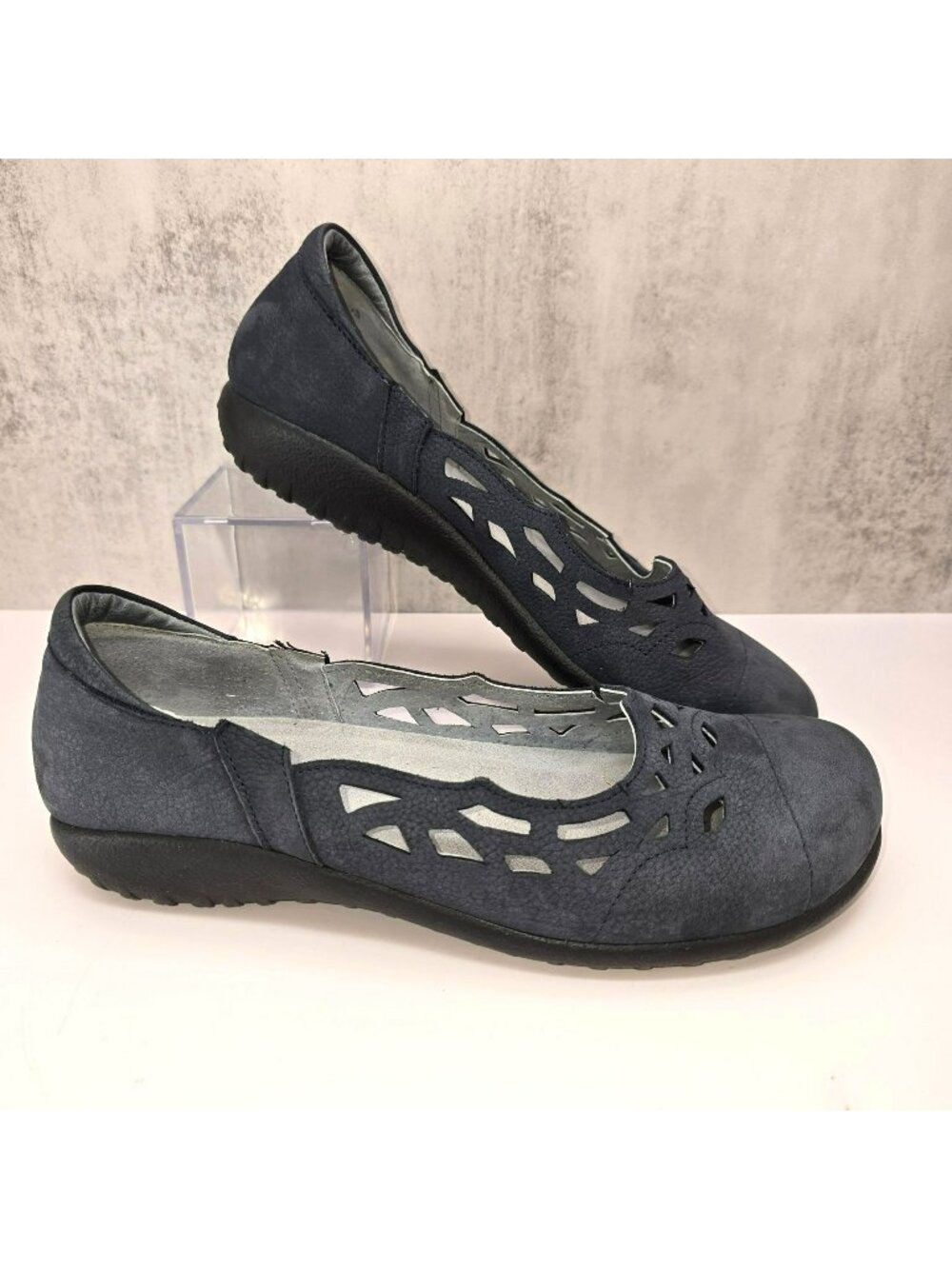 Naot Womens Leather Cutout Flats Size 40 Blue Suede Casual Comfort Shoes JJ4414